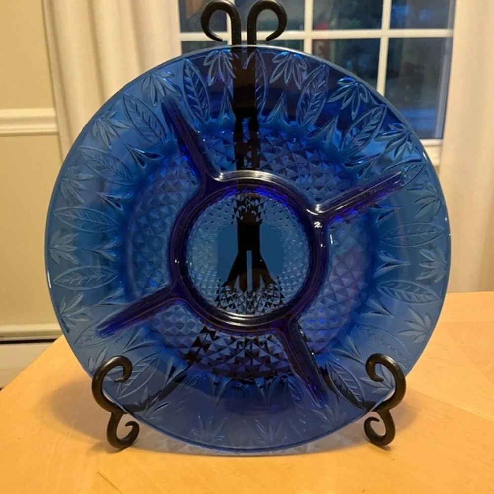 Avon vintage royal